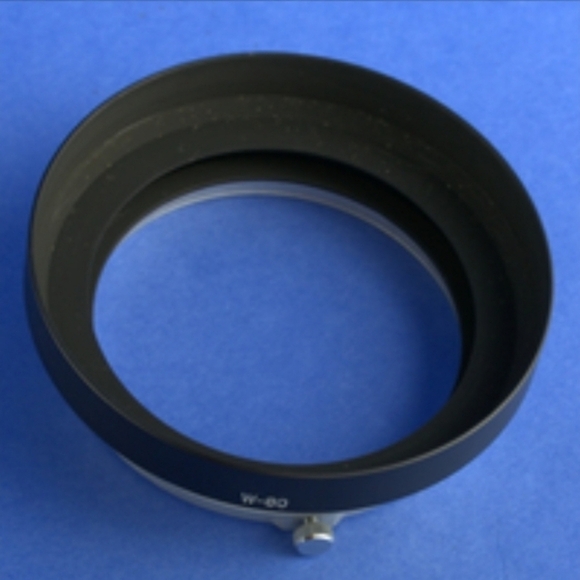 Canon W-60 Lens Hood with Case - Picture 2 of 10